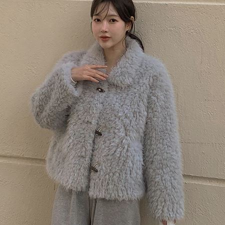 Dongdaemum Women’s Coats & Jackets, a testament to the elegance and quality of wholesale Korean fashion.