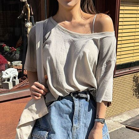 Dongdaemum Women’s Shirts, Tops & T-Shirts, a testament to the elegance and quality of wholesale Korean fashion.
