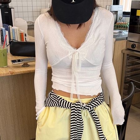 Dongdaemum Women’s Shirts, Tops & T-Shirts, a testament to the elegance and quality of wholesale Korean fashion.