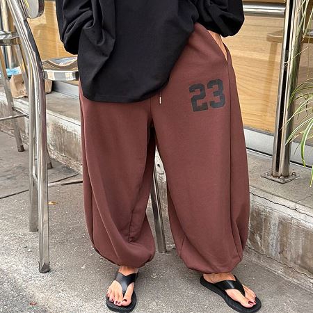 Dongdaemum Women’s Pants, a testament to the elegance and quality of wholesale Korean fashion.