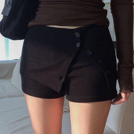 Dongdaemum Women’s Pants, a testament to the elegance and quality of wholesale Korean fashion.