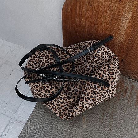 A collection of Dongdaemum Women’s Handbags, Wallets & Cases, showcasing the elegance of Korean fashion.