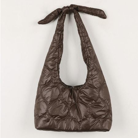 Dongdaemum Women’s Handbags, a testament to the elegance and quality of wholesale Korean fashion.