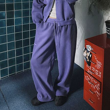 Dongdaemum Women’s Pants, a testament to the elegance and quality of wholesale Korean fashion.