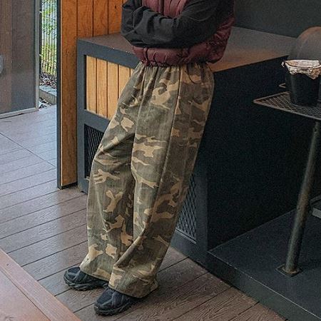 An array of Dongdaemum Women’s Pants, embodying the versatility of Korean fashion.