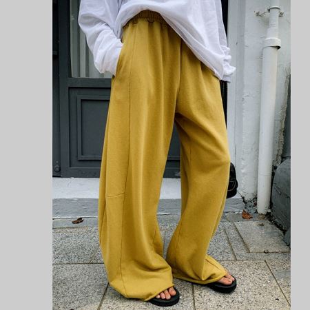 Dongdaemum Women’s Pants, a testament to the elegance and quality of wholesale Korean fashion.