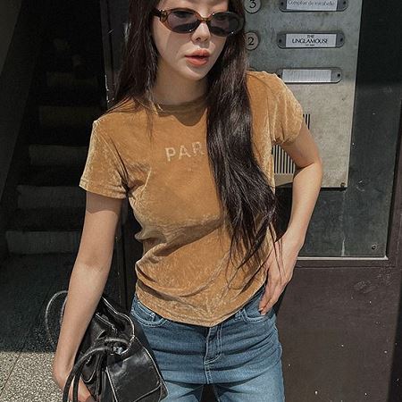 Dongdaemum Women’s Shirts, Tops & T-Shirts, a testament to the elegance and quality of wholesale Korean fashion.