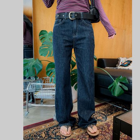 Dongdaemum Women’s Pants, a testament to the elegance and quality of wholesale Korean fashion.
