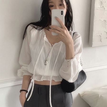 Dongdaemum Women’s Shirts, Tops & T-Shirts, a testament to the elegance and quality of wholesale Korean fashion.