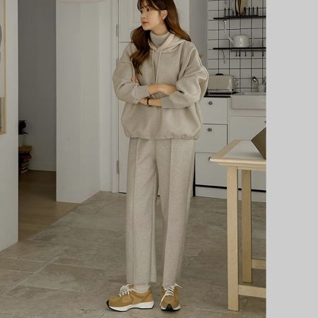 Dongdaemum Women’s One-Pieces, a testament to the elegance and quality of wholesale Korean fashion.