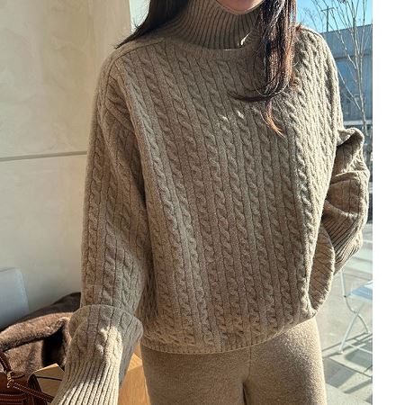 Dongdaemum Women’s Shirts, Tops & T-Shirts, a testament to the elegance and quality of wholesale Korean fashion.