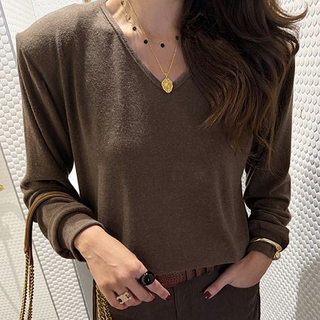 Dongdaemum Women’s Shirts, Tops & T-Shirts, a testament to the elegance and quality of wholesale Korean fashion.