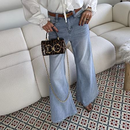 Dongdaemum Women’s Pants, a testament to the elegance and quality of wholesale Korean fashion.