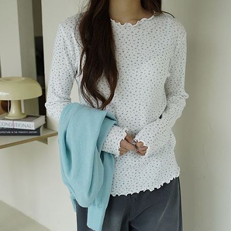 Dongdaemum Women’s Shirts, Tops & T-Shirts, a testament to the elegance and quality of wholesale Korean fashion.