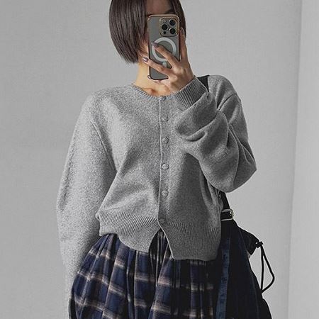 Dongdaemum Women’s Shirts, Tops & T-Shirts, a testament to the elegance and quality of wholesale Korean fashion.