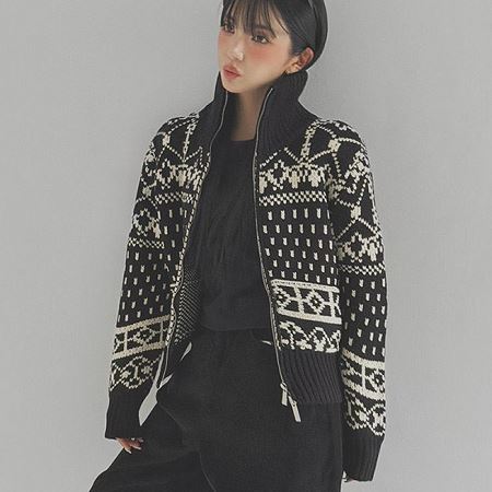 Dongdaemum Women’s Shirts, Tops & T-Shirts, a testament to the elegance and quality of wholesale Korean fashion.