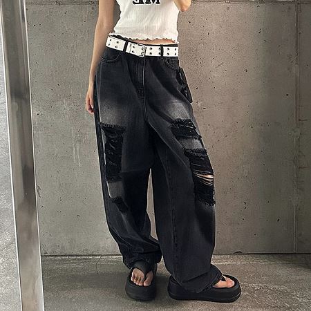 Dongdaemum Women’s Pants, a testament to the elegance and quality of wholesale Korean fashion.