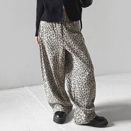 Dongdaemum Women’s Pants, a testament to the elegance and quality of wholesale Korean fashion.