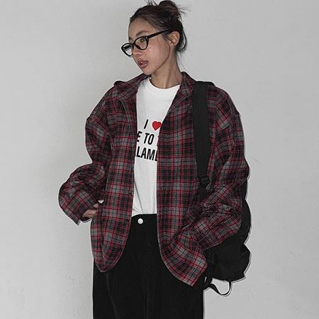 Dongdaemum Women’s Shirts, Tops & T-Shirts, a testament to the elegance and quality of wholesale Korean fashion.