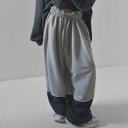 Dongdaemum Women’s Pants, a testament to the elegance and quality of wholesale Korean fashion.