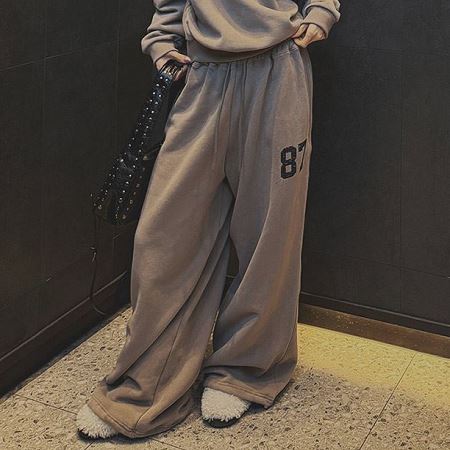 Dongdaemum Women’s Pants, a testament to the elegance and quality of wholesale Korean fashion.