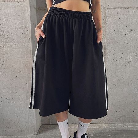 Dongdaemum Women’s Pants, a testament to the elegance and quality of wholesale Korean fashion.