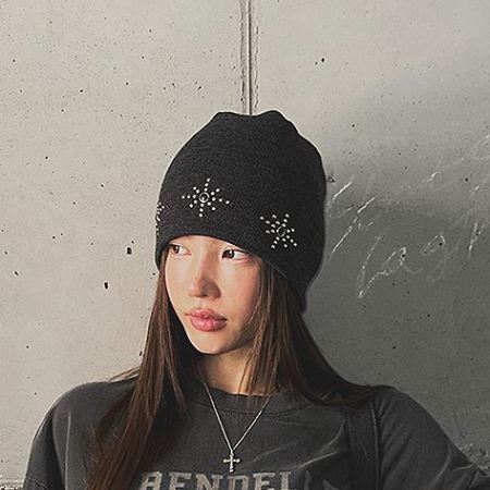 Dongdaemum Women’s Clothing Accessories, a testament to the elegance and quality of wholesale Korean fashion.