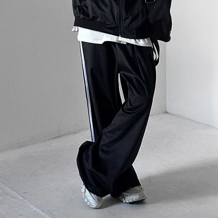 Dongdaemum Women’s Pants, a testament to the elegance and quality of wholesale Korean fashion.