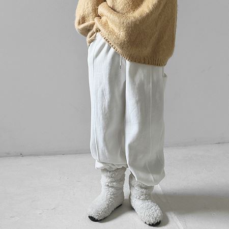 Dongdaemum Women’s Pants, a testament to the elegance and quality of wholesale Korean fashion.