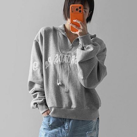 Dongdaemum Women’s Shirts, Tops & T-Shirts, a testament to the elegance and quality of wholesale Korean fashion.