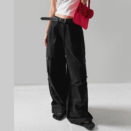 Dongdaemum Women’s Pants, a testament to the elegance and quality of wholesale Korean fashion.