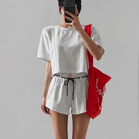 Dongdaemum Women’s One-Pieces, a testament to the elegance and quality of wholesale Korean fashion.