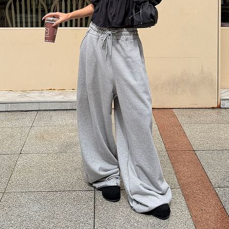 Dongdaemum Women’s Pants, a testament to the elegance and quality of wholesale Korean fashion.