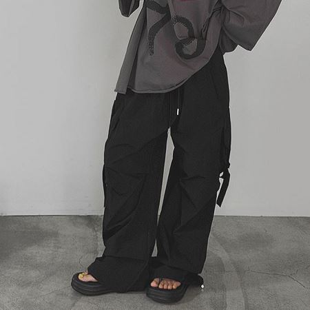 Dongdaemum Women’s Pants, a testament to the elegance and quality of wholesale Korean fashion.