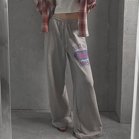 Dongdaemum Women’s Pants, a testament to the elegance and quality of wholesale Korean fashion.