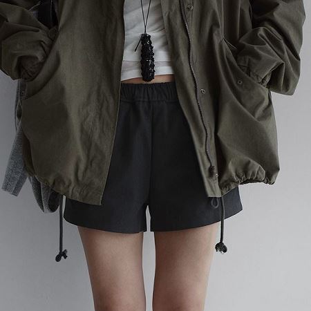Dongdaemum Women’s Pants, a testament to the elegance and quality of wholesale Korean fashion.