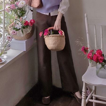 Dongdaemum Women’s Pants, a testament to the elegance and quality of wholesale Korean fashion.