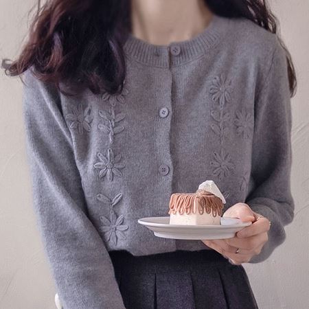 Dongdaemum Women’s Shirts, Tops & T-Shirts, a testament to the elegance and quality of wholesale Korean fashion.