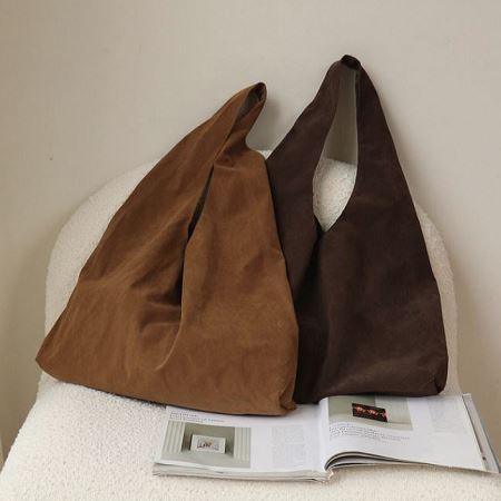 Dongdaemum Women’s Handbags, a testament to the elegance and quality of wholesale Korean fashion.