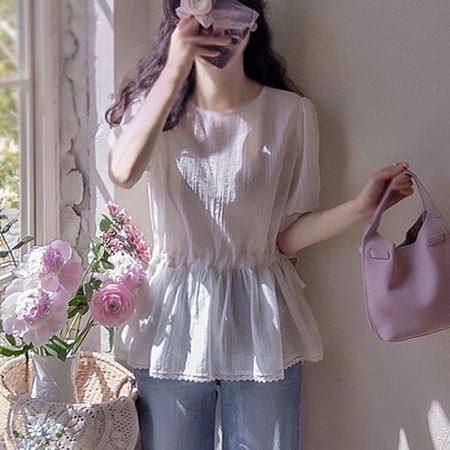 Dongdaemum Women’s Shirts, Tops & T-Shirts, a testament to the elegance and quality of wholesale Korean fashion.