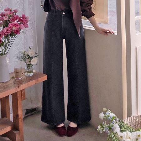 Dongdaemum Women’s Pants, a testament to the elegance and quality of wholesale Korean fashion.