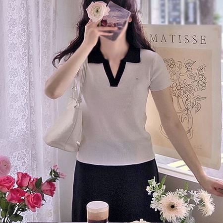 Dongdaemum Women’s Shirts, Tops & T-Shirts, a testament to the elegance and quality of wholesale Korean fashion.