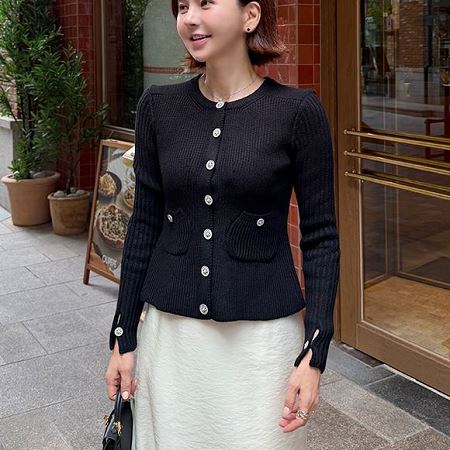 Dongdaemum Women’s Coats & Jackets, a testament to the elegance and quality of wholesale Korean fashion.