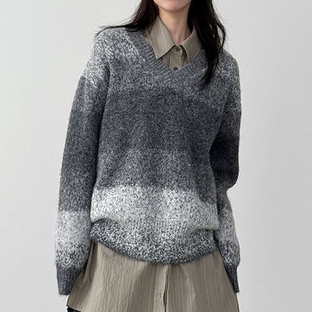 Dongdaemum Women’s Shirts, Tops & T-Shirts, a testament to the elegance and quality of wholesale Korean fashion.