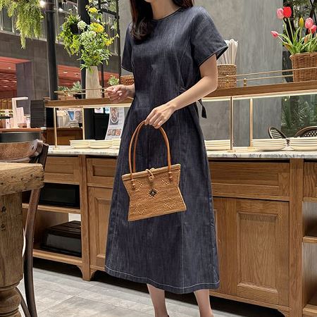 Dongdaemum Women’s Dresses, a testament to the elegance and quality of wholesale Korean fashion.