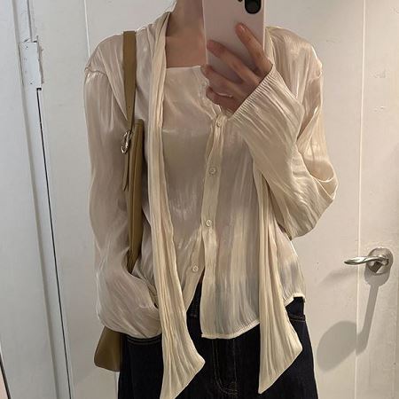 Dongdaemum Women’s Shirts, Tops & T-Shirts, a testament to the elegance and quality of wholesale Korean fashion.