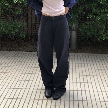 Dongdaemum Women’s Pants, a testament to the elegance and quality of wholesale Korean fashion.