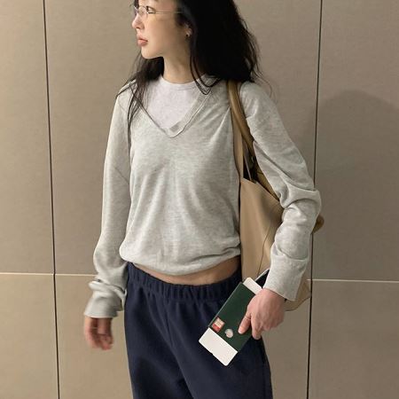 Dongdaemum Women’s Shirts, Tops & T-Shirts, a testament to the elegance and quality of wholesale Korean fashion.
