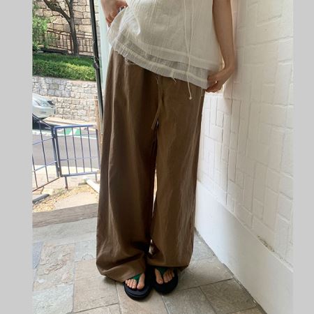 Dongdaemum Women’s Pants, a testament to the elegance and quality of wholesale Korean fashion.