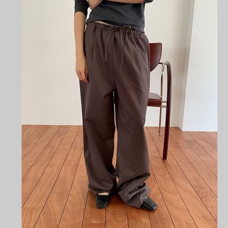 Dongdaemum Women’s Pants, a testament to the elegance and quality of wholesale Korean fashion.